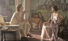 VITA AND VIRGINIA 2018 Mirror Productions film with Gemma Arterton at right as Vita Sackville-West and Elizabeth Debicki as Virginia Woolf<br>KG4GY2 VITA AND VIRGINIA 2018 Mirror Productions film with Gemma Arterton at right as Vita Sackville-West and Elizabeth Debicki as Virginia Woolf