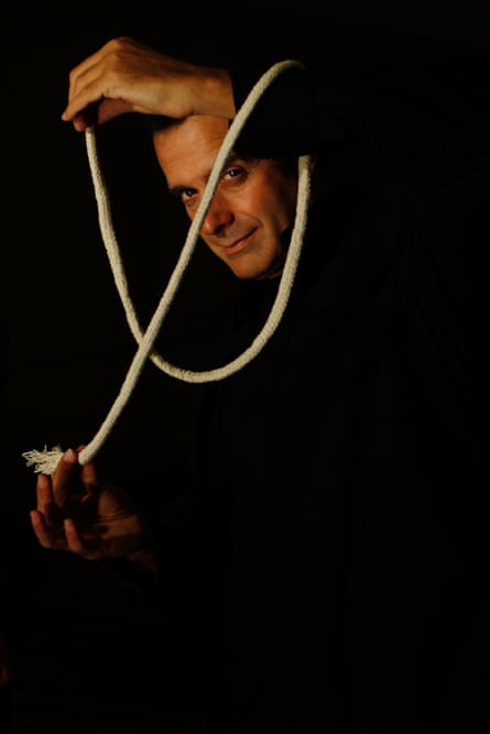 David Copperfield holding a rope.