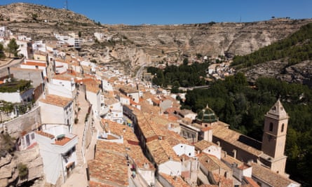 Alcalá del Júcar on the edge of the gorge.