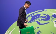 Then chancellor Rishi Sunak brings his ‘green box’ to Cop26 in Glasgow