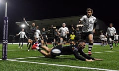 Andrew Smith scores Connacht’s fourth try.