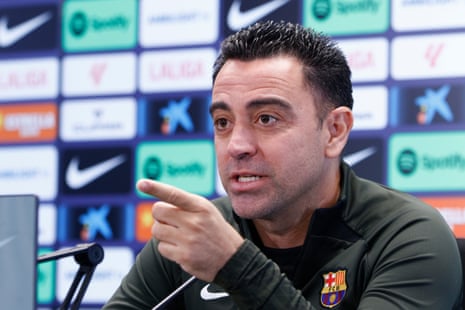 Xavi has a friendly chat.