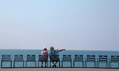 Two elderly people sit on the blue chairs of the Promenade Des Anglais near the Mediterranean Sea during a warm and sunny day in Nice, southeastern France, June 3, 2015.    REUTERS/Eric Gaillard     TPX IMAGES OF THE DAY