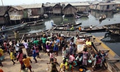 MDG : Taxation to achieve MDG : School children receive food on the waterfront of the Makoko slum