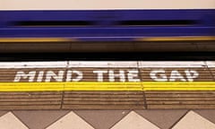 mind the gap sign at bank underground station