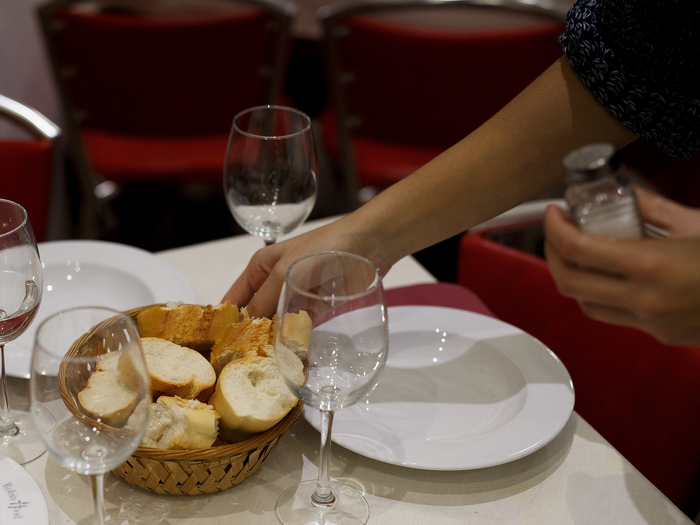 spanish restaurant bread