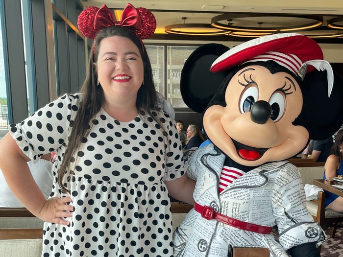 megan posing with minnie mouse at disney world