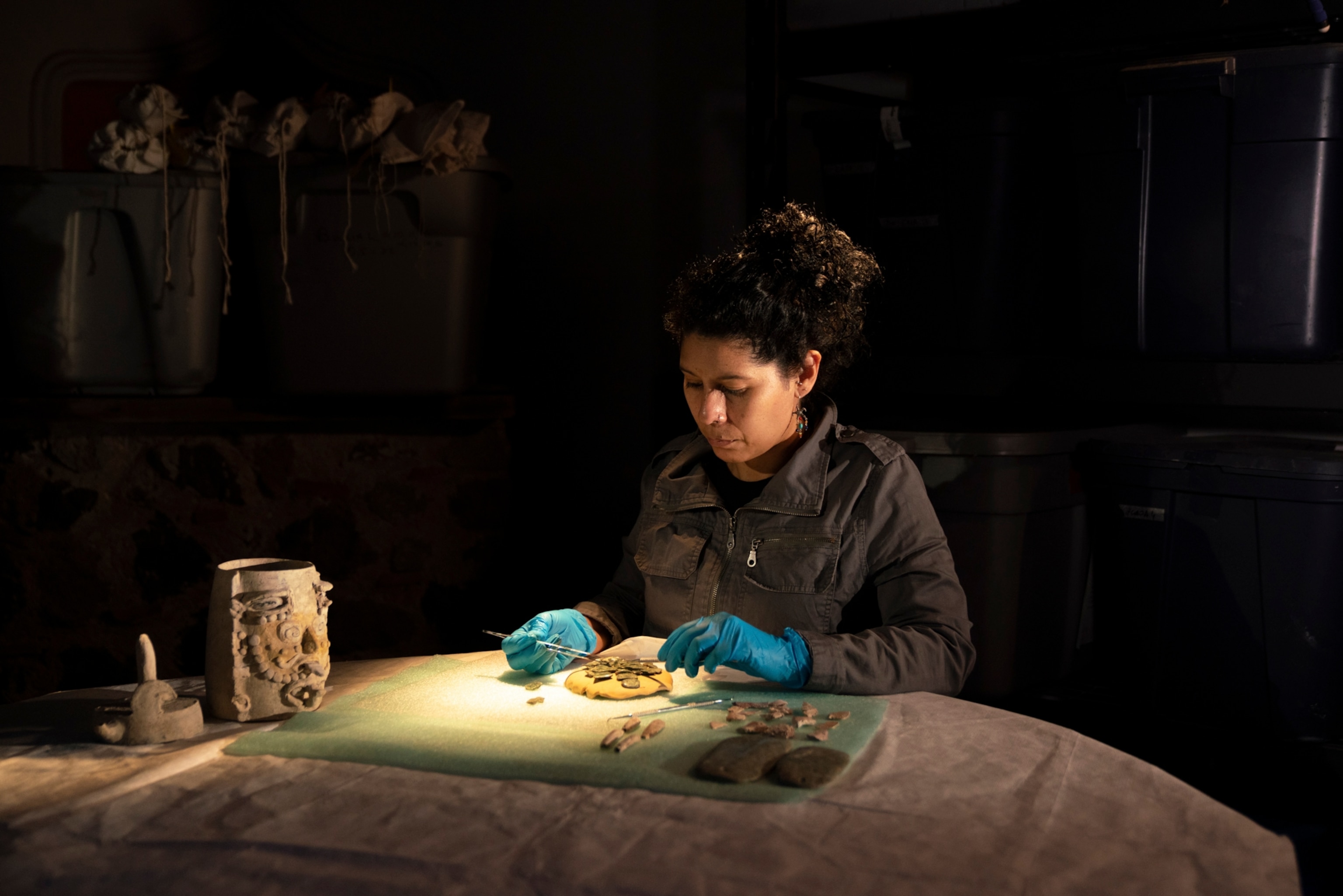 Assembling a Mayan jade mask