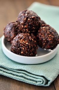 No-Bake Dark Chocolate Granola Bites