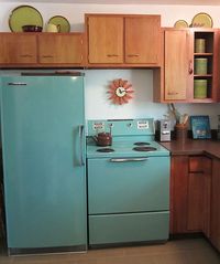 25 amazing vintage stoves and refrigerators -- in fun colors like aqua, pink and green -- from readers' fabulous retro kitchens.