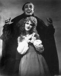 Connie worked in Hollywood and, made the silent classic The Man Who Laughs. Universal Pictures head Carl Laemmle personally chose Veidt to play Dracula in a film based on the successful New York stage play.