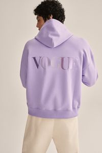 Felpa con cappuccio VOGUE lilla con logo ricamato | Collezione Spring – VOGUE Collection Italia