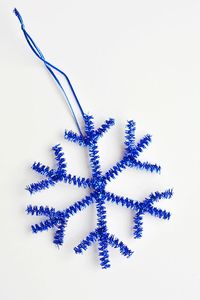 These DIY Christmas ornaments are SO FUN and really easy to make! Whether you're a fan of snowmen, Santa, snowflakes, or stars you'll find a fun homemade Christmas ornament idea here. These Christmas crafts are perfect for kids, tweens, teens, adults, and seniors.