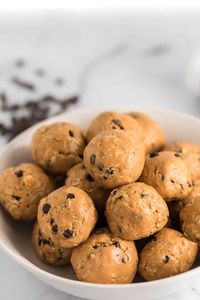 The best easy no bake energy balls recipe - only 6 ingredients!