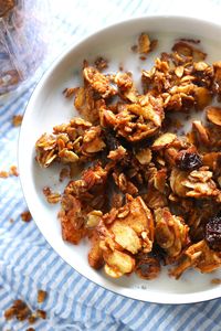 Apple cinnamon raisin granola is the perfect snack or breakfast! It's easy to make and the perfect way to experience the O Organics product line.