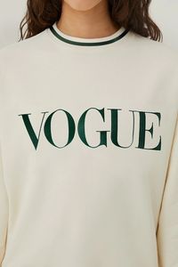 Felpa VOGUE crema con logo verde | Collezione Retro Sports – VOGUE Collection Italia