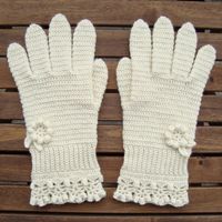 Links to a lot of nice pattern for mittens & gloves Both in Swedish and English!!!