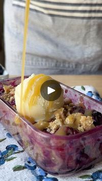 12K views · 7.5K reactions | 10 Minute Single Serving Blueberry Crisp in the microwave! 🫐 

This is the easiest dessert when you want a little something sweet, but don’t want to make a big mess in the kitchen. 

The filling is just 4 ingredients, and the buttery oat streusel topping is made with Essential Everyday quick 1 minute oats, brown sugar, butter, all purpose flour and a dash of cinnamon. 

Bookmark the RECIPE below 👇 and click the link in our bio to see where you can find Essential Everyday products in a store near you! 

RECIPE:

Filling:

1 1/2 cups blueberries 
1 tbsp Essential Everyday light brown sugar 
1 tsp Essential Everyday cornstarch 
1/4 tsp Essential Everyday cinnamon

2 tbsp Essential Everyday unsalted butter, softened
2 tbsp Essential Everyday light brown sugar 
2 