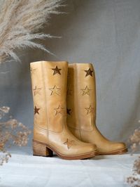 Amazing Sendra boots with stars We offer FREE SHIPPING on our website www.dandelie.com For any questions, please don't hesitate to ask! We're happy to help! Follow us on instagram: @dandeliethelabel or find the full collection at our website www.dandelie.com 🌼✨ Size chart EURUSUK 36 6. 4 37 6.54.5 38 7 5 39 8 6 40 9 7 41 9.57.5 42. 10 8