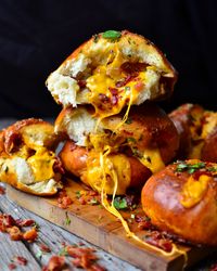 Yammie's Noshery: Cheddar Bacon Stuffed Pretzel Buns