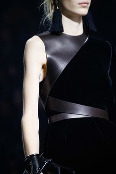 This. Lanvin Fall 2015 Ready-to-Wear Accessories Photos - Vogue Casual Styles, Corsets, Fall 2015, Mode Outfits