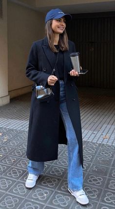 Coat Jacket Outfit, Look Casual Otoño, Tokyo Outfits, Long Pea Coat, Japan Outfits, Japan Outfit, Winter Fashion Outfits Casual, Europe Outfits, Ținută Casual