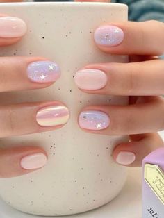 Light Colour Nail Art, Japanese Gel Nails Kawaii, Lilac Nails Korean, Clean Glitter Nails, Light Purple Design Nails, Star Confetti Nails, Soft Pastel Nails, Soft Girly Nails, Short Shimmer Nails