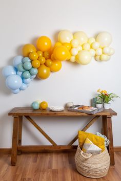 Sunkissed Balloon Garland Kit With Vibrant Shades of Yellow - Etsy Yellow And Blue Balloons, Yellow And Blue Baby Shower Ideas, Sunshine Balloon Arch, Blue And Yellow Baby Shower Ideas, Prvi Rodjendan, 1st Bee Day, Yellow Birthday Parties, Sunshine Decorations, Baby Shower Table Centerpieces