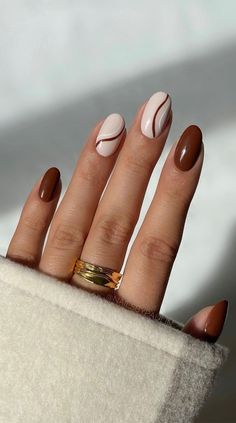 Fall Nails With Dots, Autumn Nails Easy, Autumn Nail Tips, Oval Autumn Nails, Brown Nails Autumn, Little Nails Ideas, Fall Easy Nails, Gel Nails Autumn 2022, Nail Brown Design