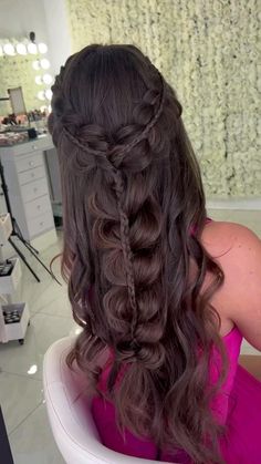 Bridal Hairstyle Open Hair, Back Long Front Short Dress, Braid Hairstyles For Mehndi, Shadi Hairstyles Long Hair, Beautiful Open Hairstyles, Hairstyles In Bun For Wedding, Front Hair Styles For Bride, Bridal Easy Hairstyles, Bun For Bride Wedding Hairstyles