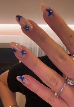 Nails For Sza Concert, Cute Shirt Almond Nails, Party Board Ideas Food, Chrome Silver Star Nails, Midnight Blue Nails Aesthetic, Rookie Piercing, Nail Inspo Coffin Design, Nails Inspo Aesthetic Almond, At Home Gel Nail Designs