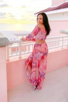 I share 11 beach wear ideas for summer in this post! Check out these summer beach looks and get inspiration for your next vacation that you can wear for a dinner night or party. You'll find jumpsuits, rompers, dresses, and more. Beach Wear Ideas, Summer Beach Looks, Beach Looks