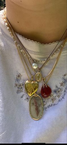 Gold Layered Necklaces, Locket Gold, Indie Jewelry, Pola Gelang, Stacked Necklaces, White Pearl Necklace