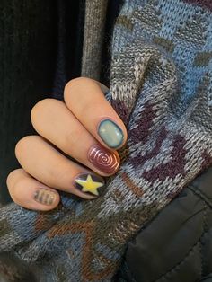 Cool Manicure Ideas, Noah Kahan Nail Ideas, Short Nail Polish Designs, Short Indie Nails, Short Nail Designs Maximalist, Short Painted Nails Aesthetic, Artsy Nail Designs, Russian Manicure Design Short, Whimsical Nails Short