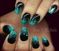 Acrylic Nail Designs For August, Dip Nail Ideas New Years, Acrylic Nails Ideas Sparkle, Vegas Nail Designs Ideas, Designs For Dip Nails, Pretty Black Nail Designs Acrylics, Top Nail Designs 2023, Short Acrylic Nails Designs Glitter, Summer Nails With Glitter Accent