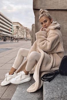 Vinter Mode Outfits, Mantel Outfit, Alledaagse Outfits, Shoes Comfy, Looks Street Style, Fashion Belts, Modieuze Outfits