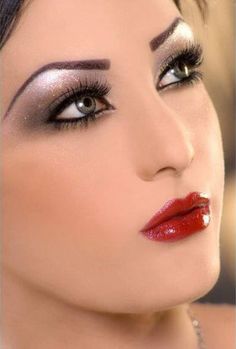 25 Eye Makeup Tips For Beginners Party Make-up, Charming Eyes, Bridal Eye Makeup, Dance Makeup, Eye Makeup Styles, Applying Eye Makeup, Smoky Eye Makeup