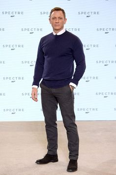 Daniel Craig at new Bond film Spectre unveiling. Daniel Craig, Daniel Craig Style, James Bond Style, Herren Style, Most Stylish Men, Traje Casual, Herren Outfit, Stil Inspiration, Mode Masculine