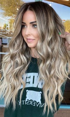 Darker Rooted Blonde Hair, Blonde Balayage Fall 2023, Fall Blonde Hair Color With Money Piece, Blonde Mocha Hair Color, Best Hair For Fair Skin, Balayage Hair For Green Eyes, Super Blonde Balayage With Dark Roots, Ashy Bronde Balayage Highlights, Blonde Full Highlights On Dark Hair