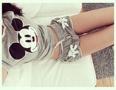 Pijamas que no sabía que necesitaba con urgencia ⋮ Es la moda Disney Outfits, Disney Pajamas, Cute Pjs, Micky Mouse, Mouse Print, Cute Pajamas, Grey Light, Comfy Cozy, Gyaru