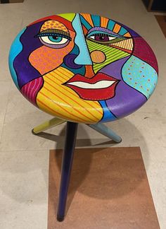 Painted Stools Ideas, Funky Furniture Diy, Stool Painting Ideas, 3 Legged Stool, Abstract Face Painting, Hand Painted Stools, Hand Painted Chairs, Chair Art, Painted Stools