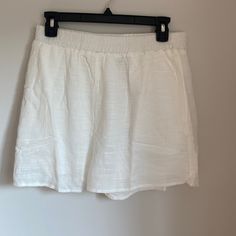 White Linen Shorts Size Large With Pockets! White Linen Shorts, White High Waisted Shorts, Gingham Shorts, Corduroy Shorts, Faux Leather Belts, Shorts White, High Rise Shorts, Leather Shorts, Knit Shorts