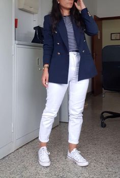 New Balance Work Outfits Women, Classy Outfit With Sneakers, Business Casual Spring 2024, Old Money Work Outfits Women, Bright Business Casual Outfits, Gender Neutral Business Casual, Over 30 Fashion Women, Outfit Blazer Azul, White Jumper Outfit