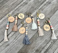 Keychain Charms Diy, Tassen Hanger, ميدالية مفاتيح, Simpul Makrame, Idee Cricut, Bead Keychain, Keychain Craft, Keychain Gifts, Gelang Manik-manik