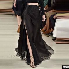 2 Black Chiffon Skirt, Chiffon Midi Skirt, Robes Glamour, Haine Diy, Split Design, Black Chiffon, 가을 패션, Chiffon Skirt, Mode Inspiration