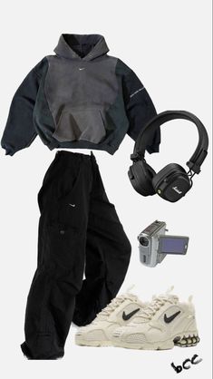 Streetwear With Headphones, Outfits With Headphones Men, Headphones Over Hoodie, Essentials Hoodie Outfit Ideas, Aesthetic Headphones Outfit, Headphones Aesthetic Men, Headphone Fits, Marshall Headphones Outfit, Nike Outfit Ideas