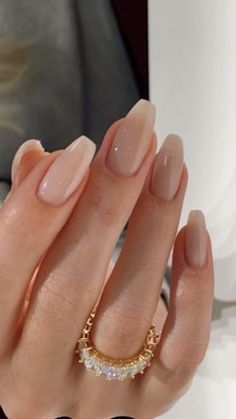 CHIC MINIMALIST NAILS | WEDDING NAILS Square Wedding Nails For Bride, Classic Neutral Nails, Milky Summer Nails, Classy Nude Nail Designs 2024, Bridal Nails Natural, Nude Nails Design 2024, French Tip Sparkle, Round French Nails, Skin Tone Nails