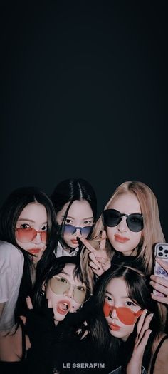 Kpop Group Photo, Cool Kpop Wallpapers, ポップアート ポスター, Kpop Backgrounds, Cocoppa Wallpaper, Aesthetic Grunge Outfit, Black Phone Wallpaper, Kpop Group