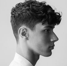 Curly Hair Taper, Male Haircuts Curly, Curly Hair Fade, Men Haircut Curly Hair, Wavy Hair Men, Men's Haircuts, Cool Mens Haircuts, Cool Hairstyles For Men, Men Haircut Styles