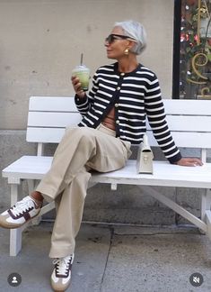 White Zara Pants Outfit, Grece Ghanem Hair, Grace Ghanem Style, Bad Girl Style, Fashion Over Fifty, Stile Casual Chic, Style Inspiration Spring Summer, Style Transformation, Comfy Casual Outfits